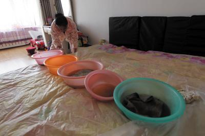 二连浩特楼上漏水，住户失联，小区没物管，业主维权难！律师来支招……